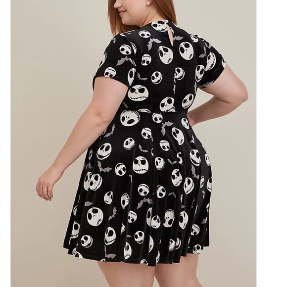 TORRID NWT DISNEY THE NIGHTMARE BEFORE CHRISTMAS MINI VELVET COLLARED DRESS - Picture 3 of 6
